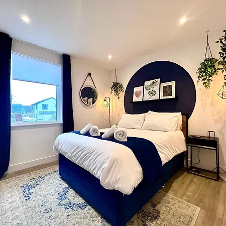 Luxury Sunrise To Sunset Beachfront Apartment